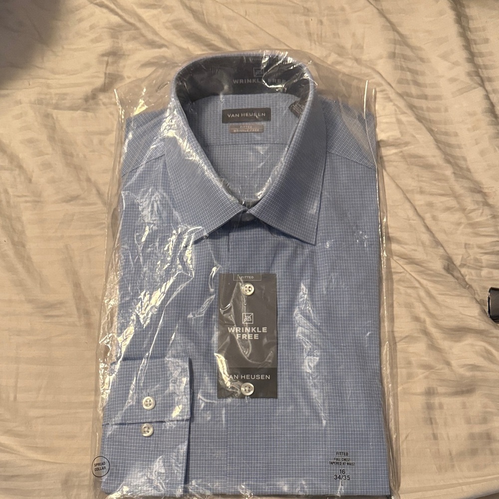 Van Heusen Men's Light Blue Dress Shirt